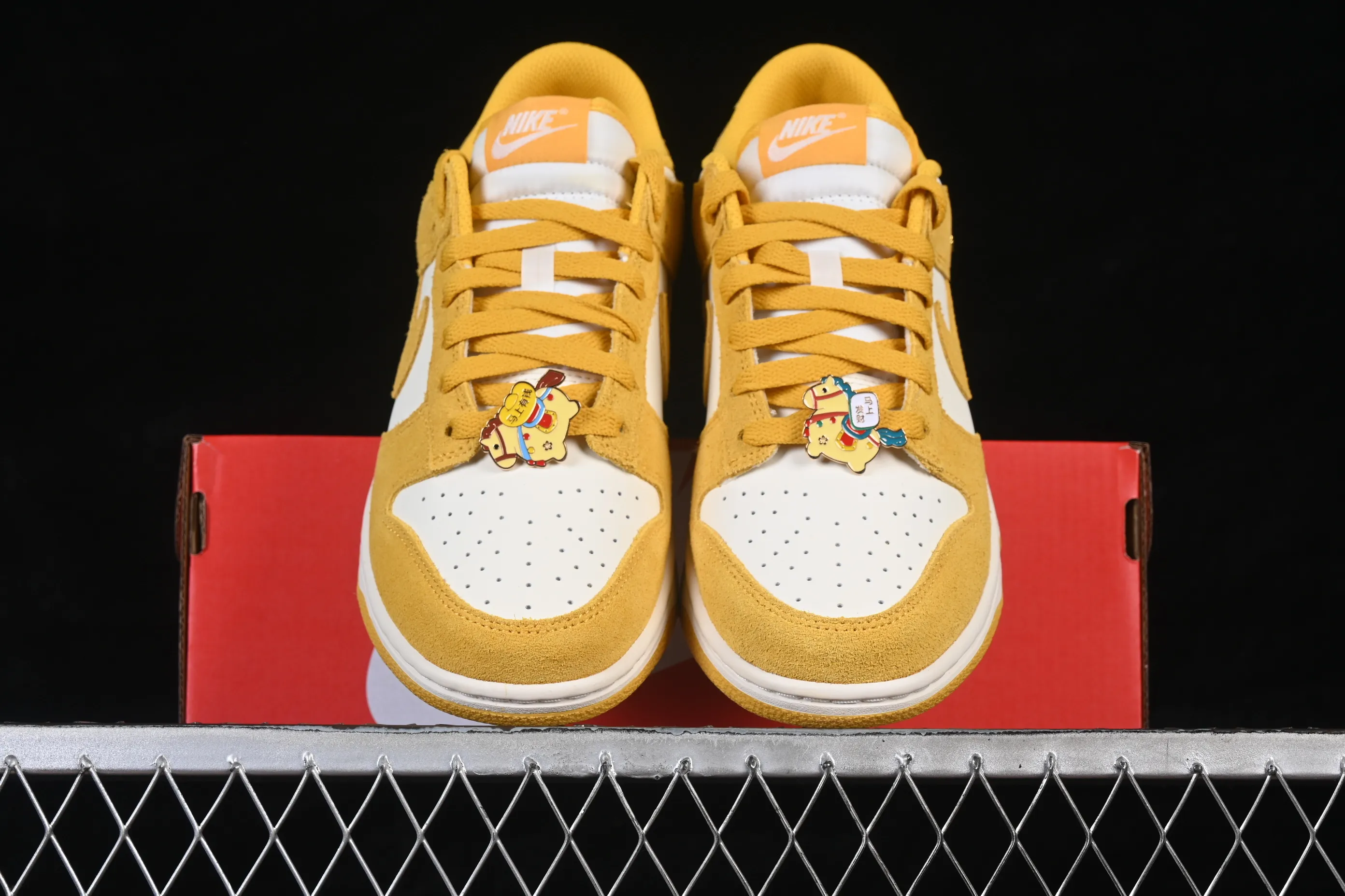 All Categories Nk SB Dunk Series Nk SB Dunk Low Low-top sneakers Nike SB Dunk Low Year of the Horse White and Yellow Low-top casual sneakers IB4417-101